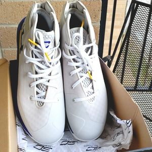 Under Armour mens shoe